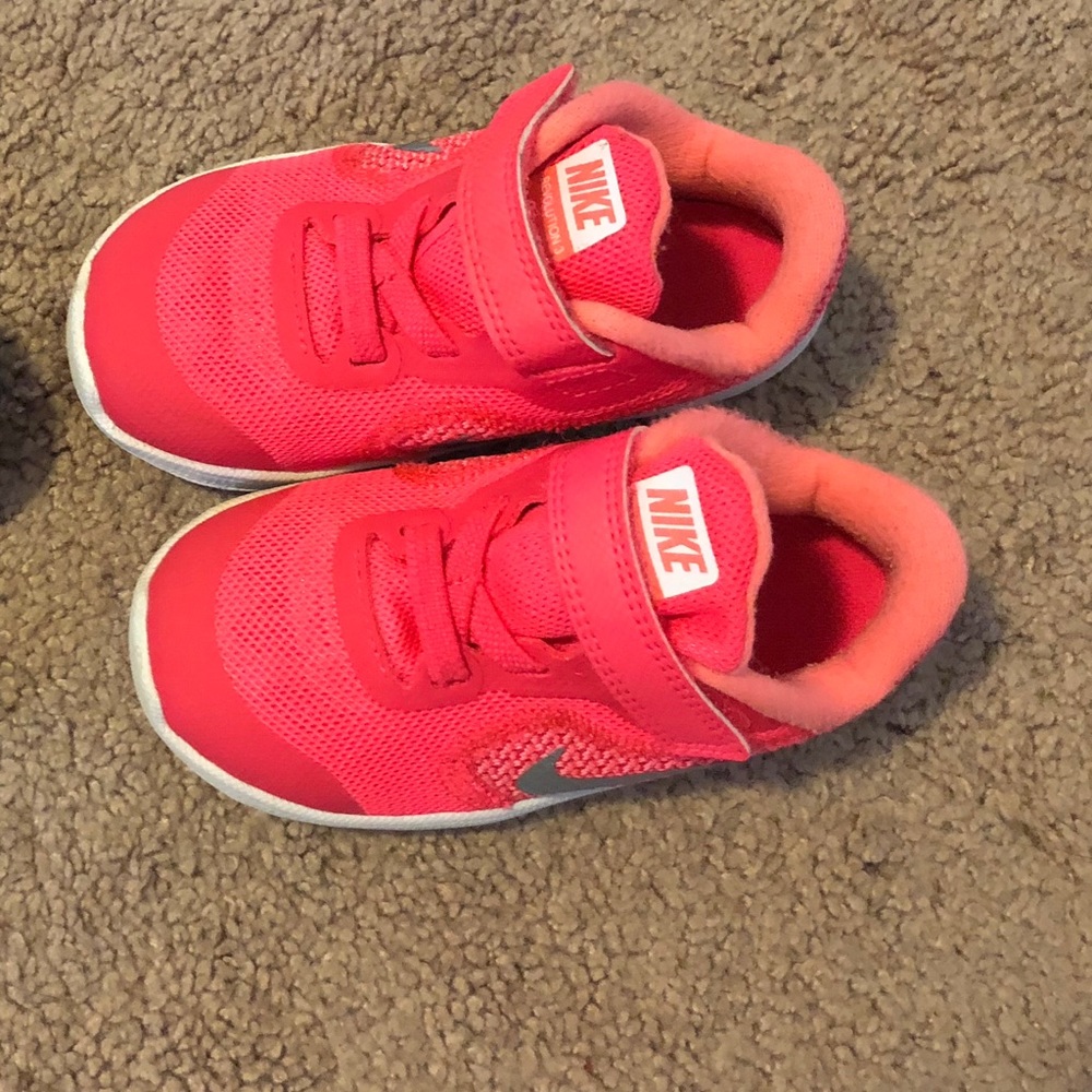 Girls size 6 Nike sneakers